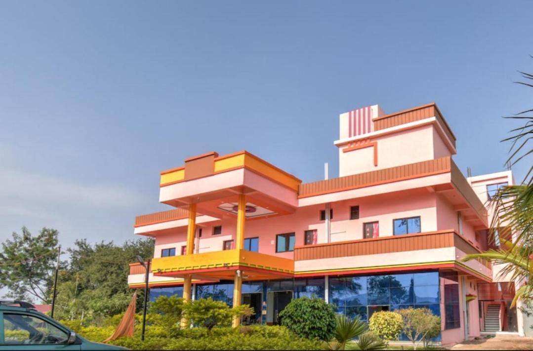 Hotel Nisarg Lodging And Restaurant ออรังกาบัด ภายนอก รูปภาพ