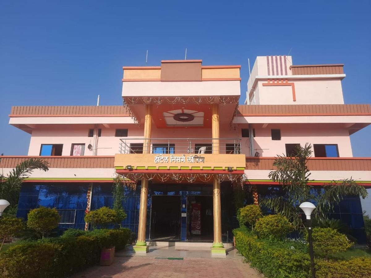 Hotel Nisarg Lodging And Restaurant ออรังกาบัด ภายนอก รูปภาพ