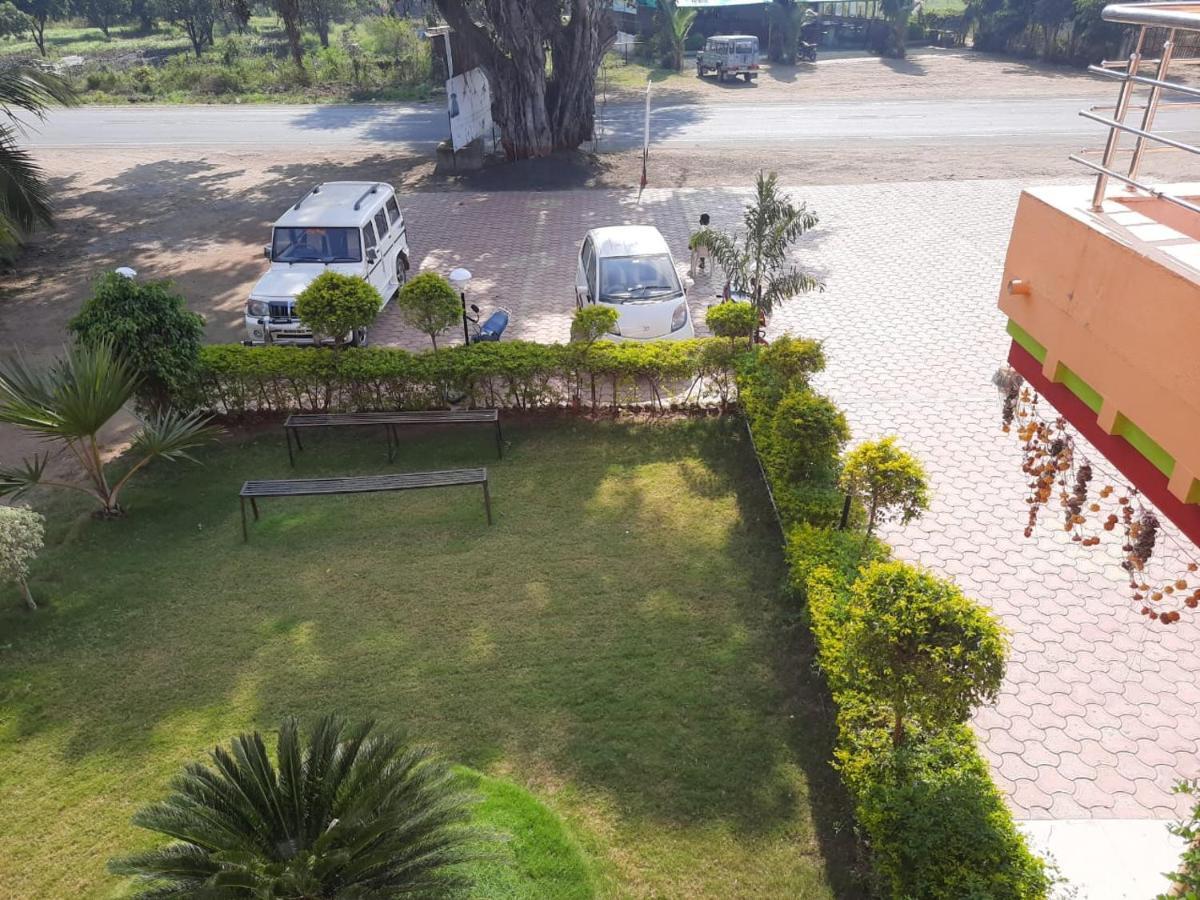 Hotel Nisarg Lodging And Restaurant ออรังกาบัด ภายนอก รูปภาพ
