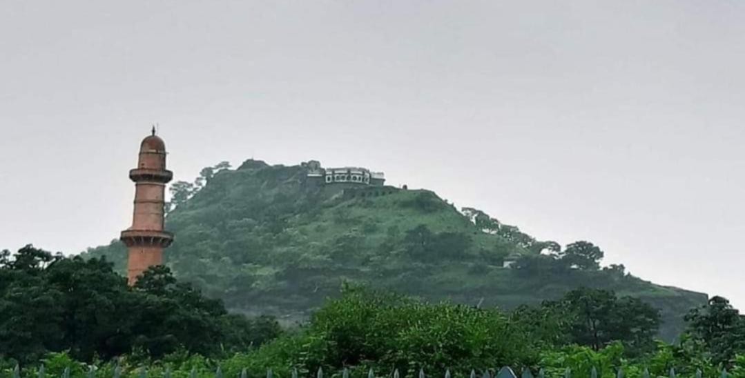 Hotel Nisarg Lodging And Restaurant ออรังกาบัด ภายนอก รูปภาพ