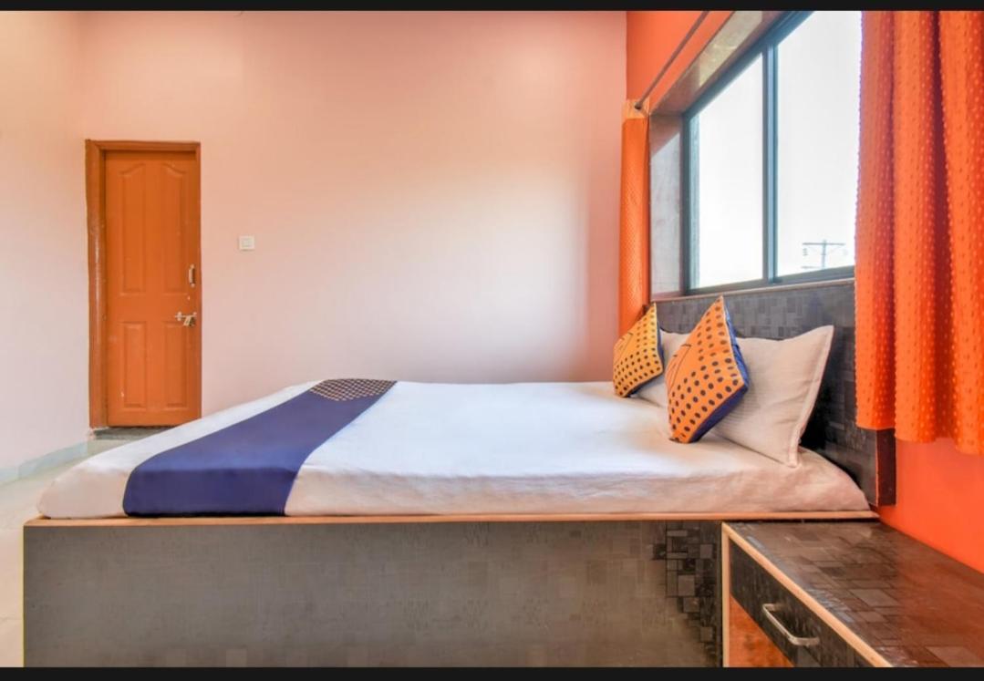 Hotel Nisarg Lodging And Restaurant ออรังกาบัด ภายนอก รูปภาพ